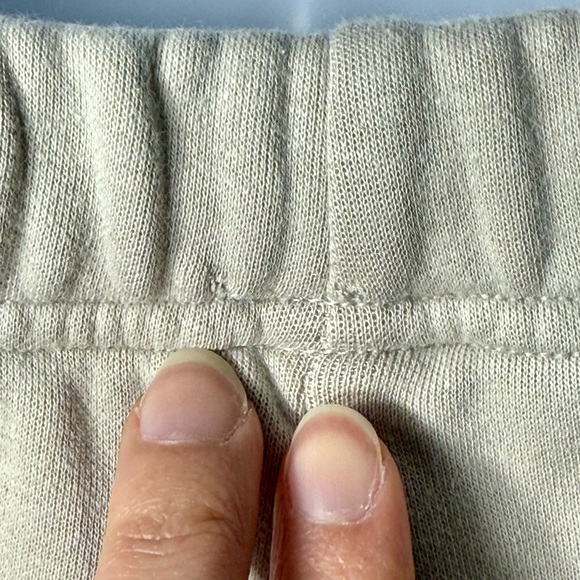 SKIMS Cotton Fleece Shorts in Stone. Size L. - Picture 10 of 11